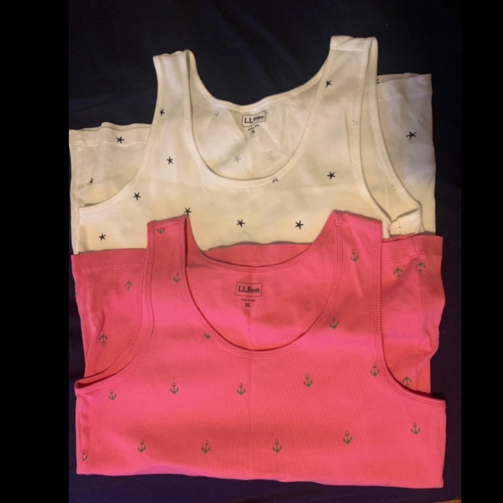 NWT pair of ribbed tanks